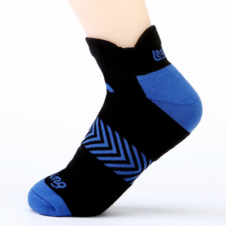 Outdoor Climbing Hiking Socks For Men and Women Slip Resistant Breathable Wicking Sports Socks Thickening